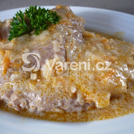 Pikantní vepřové plátky se smetanovou omáčkou