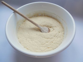 Kynutý švěstkový koláč