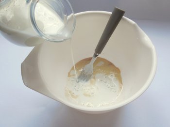 Kynutý švěstkový koláč