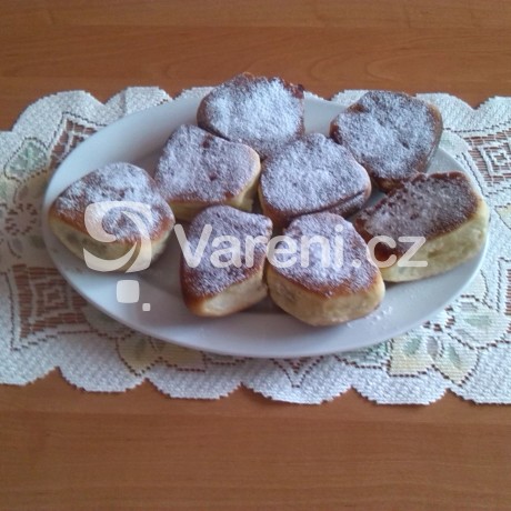 Buchty plněné povidly a nutellou