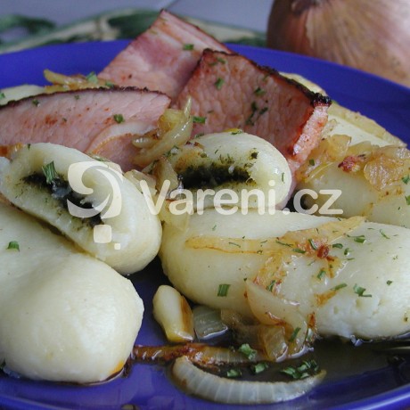 Bramborové knedlíky plněné čerstvým špenátem