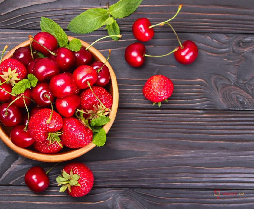 Jahodové a třešňové kouzlení v kuchyni