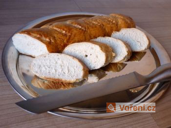 Domácí francouzská bageta: Jak docílit nejlepší křupavé kůrky?