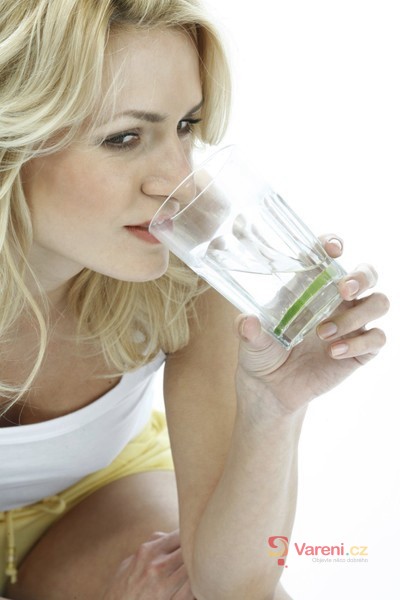 Hoaxy varují před margaríny a pitím studené vody