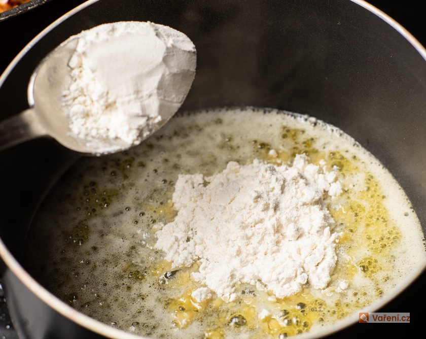 Jak zahustit polévku a jaký je rozdíl mezi jíškou, zásmažkou a záklechtkou?