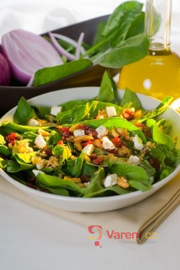 Zeleninové saláty: Sáhněte po správných surovinách a dochuťte je na jedničku