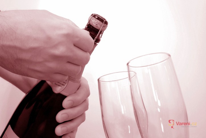 Test šumivých vín za stovku