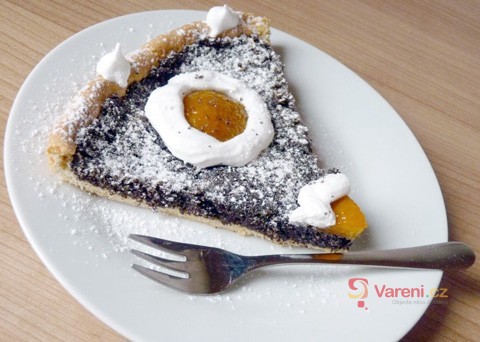 Tenhle koláč vás dostane! Recept na makový koláč s volskými oky z meruněk krok za krokem