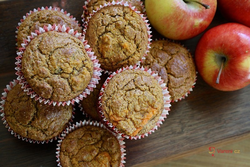 Hrníčkový recept s jablky: Stačí 20 minut a jablečné muffiny jsou na stole