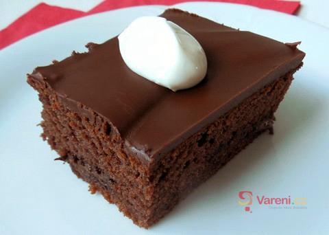 Recept na hrnkový jogurtový koláč s čokoládou krok za krokem