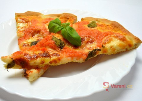 Recept na domácí pizzu Margherita krok za krokem