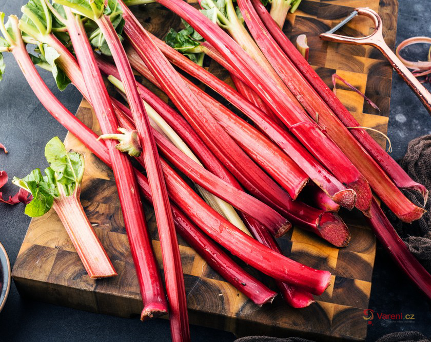 První jarní zavařenina? Zkuste rebarboru!