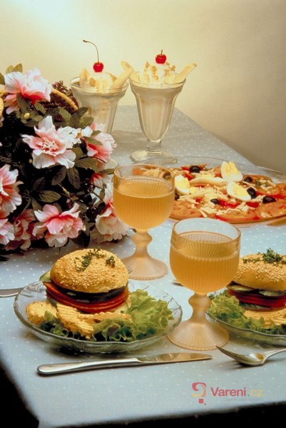 Hamburger - americký karbanátek