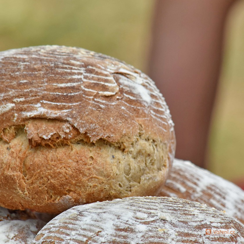 Jak upéct domácí chleba bez kvásku? Vsaďte na kvasnice