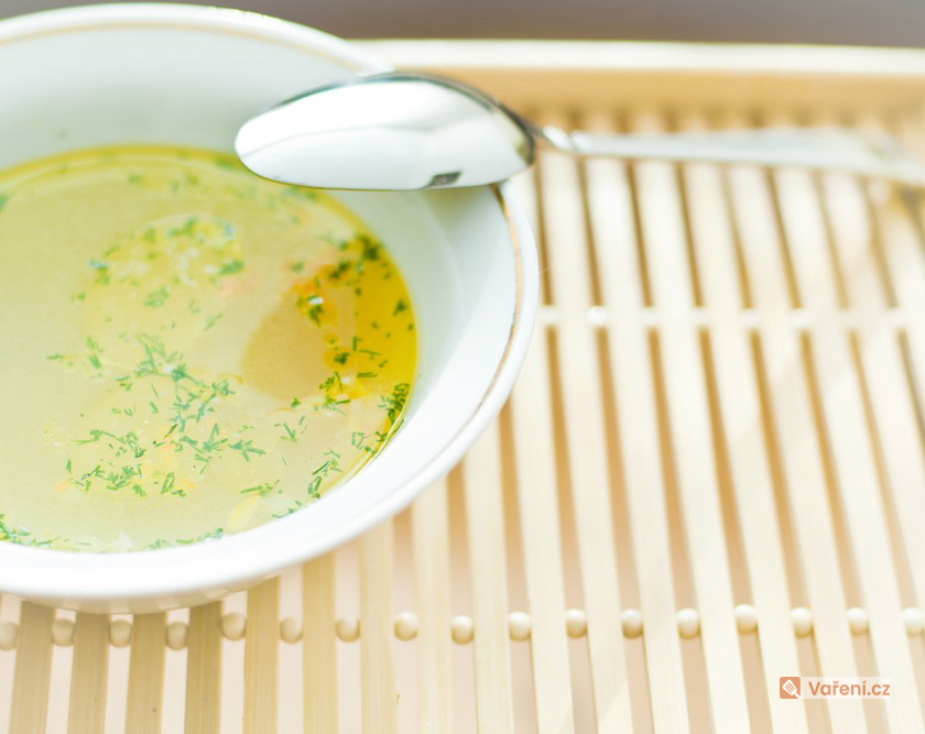 Prosté recepty české kuchyně: Jak uvařit lehké polévky, které nestojí skoro nic