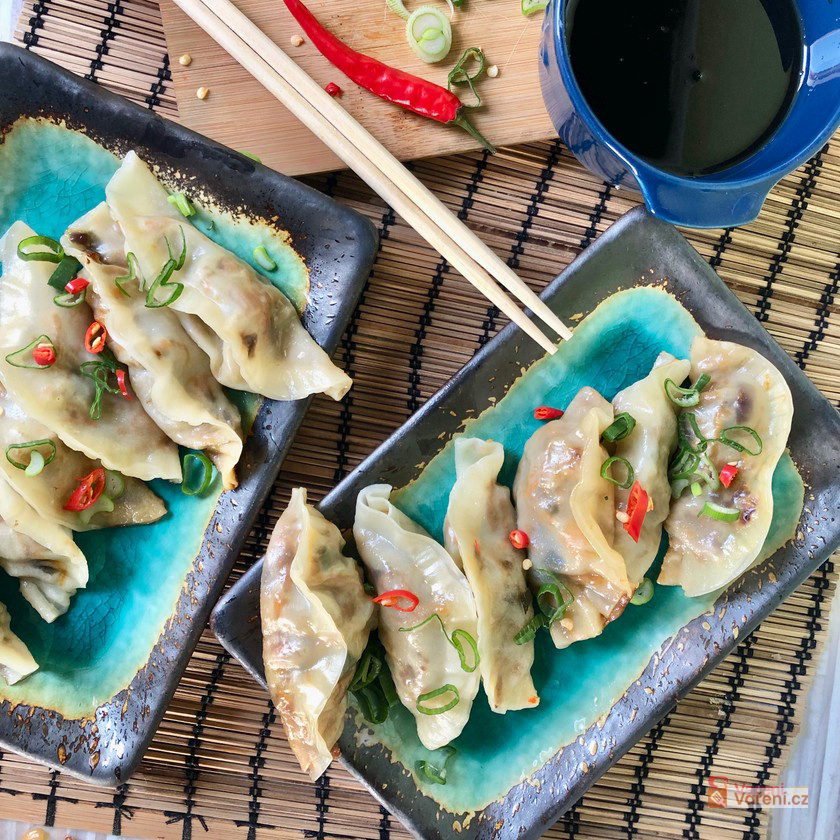 Fantastická asijská chuťovka: Domácí knedlíčky gyoza krok za krokem