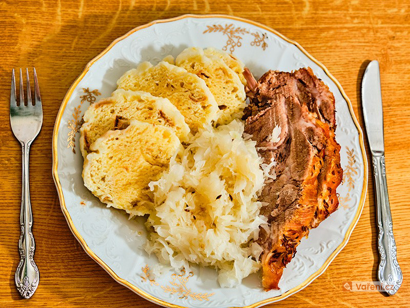 Houskové a bramborové knedlíky: Naučte se je připravit je jako mistři