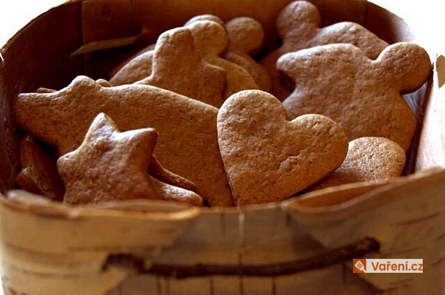 Jak upéct perníky a perníčky? Zkuste do nich přidat ořechy nebo kandovaný pomeranč