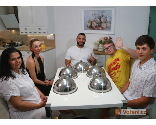 Dramatické Prostřeno! Soutěžící dostal pásku přes pusu, třikrát se jedla panenka. V Ústeckém kraji se vařilo, taktizovalo a křičelo