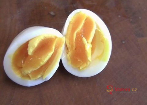 Jak uvařit vejce, aby neprasklo, dalo se dobře oloupat a mělo dokonalý žloutek