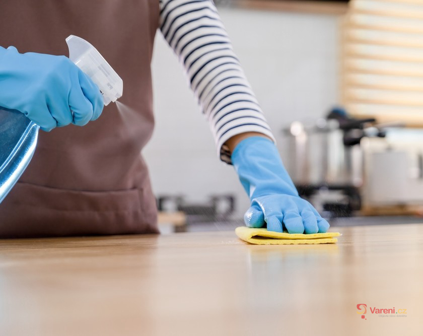 Nebuďte otrokem domácnosti: Jak na jarní úklid v kuchyni a ve spíži?