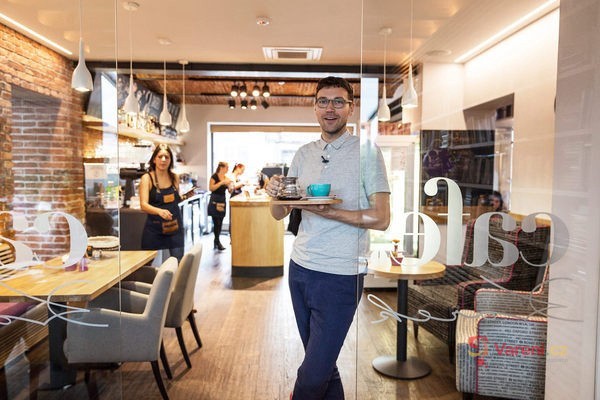 Gastromapa Lukáše Hejlíka: Cafe Korek - tak by měla fungovat kavárna v malém městě