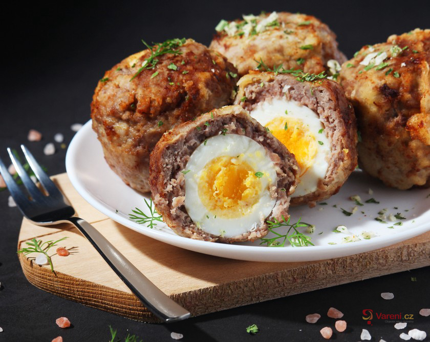 Mleté maso v nejlepší podobě: Recept na skotská vejce krok za krokem