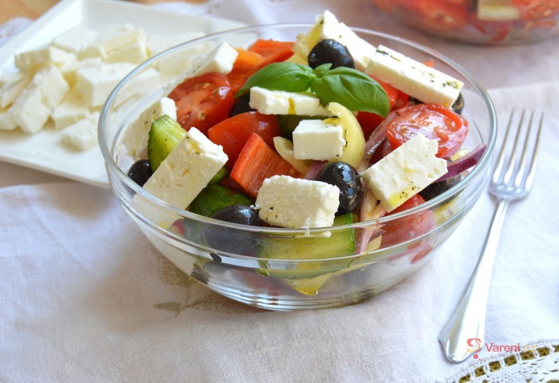 Odlehčete jídelníček pravým řeckým salátem: Bude chutnat jako na dovolené!