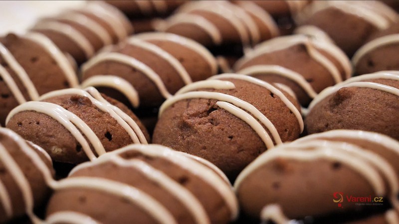 Vánoční videorecept: Zapomeňte na nudné cukroví, zkuste letos úžasné kakaové piškoty polo-nero!