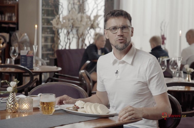 Gastromapa Lukáše Hejlíka: Restaurace Bohém v Litomyšli sází na pomalou přípravu masa. Přijďte na tu nejlepší svíčkovou!