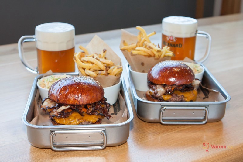 Gastromapa Lukáše Hejlíka: Q-Burger Bar v Jablonci zve na parádní burgery