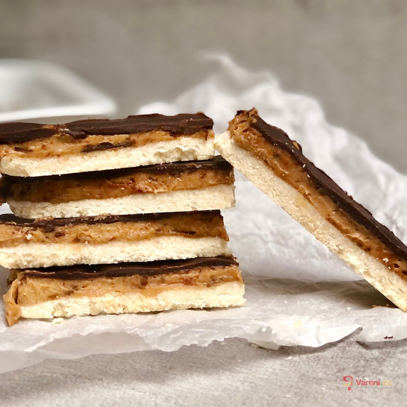 Domácí arašídové tyčinky s čokoládou krok za krokem