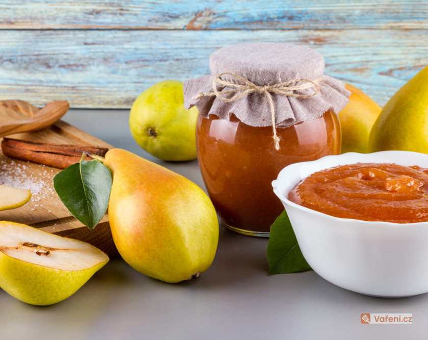 Hrušková povidla se hodí do sladkých i slaných jídel. Jak je připravit a které hrušky jsou nejlepší?