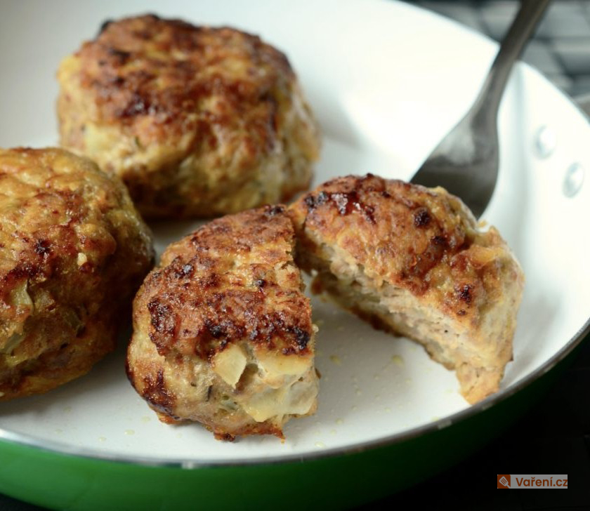 Český fenomén nese název karbanátek. Co do něj opravdu patří?