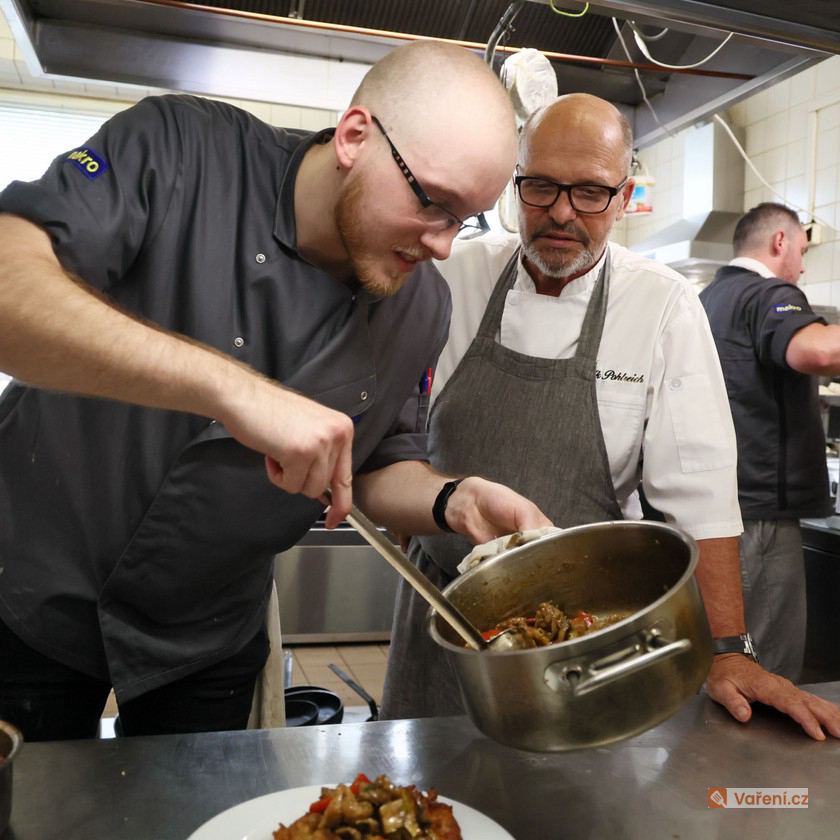Ano, šéfe! v restauraci Na Čertovce: Zatímco hosté trpí, v kuchyni se brání slovy „Nejsme žádný Alcron!“