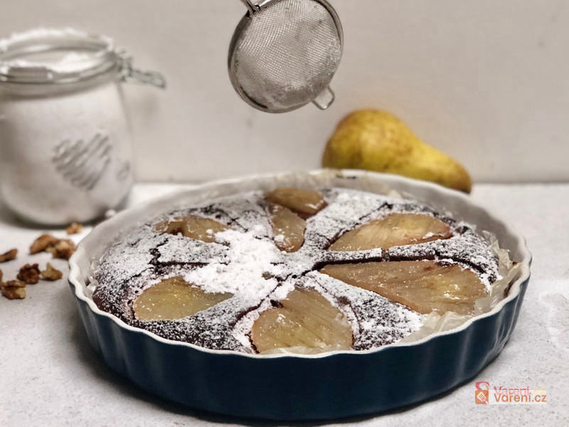 Efektní koláč pro každou příležitost: Zkuste netradiční perník s hruškami!