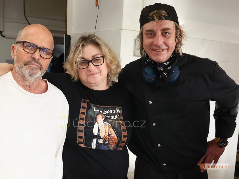 Ano, šéfe! v místě, kde „lidi spočítáš na prstech jedné ruky“: Pohlreich kritizuje polotovary i burger "pro odvážnou školačku"