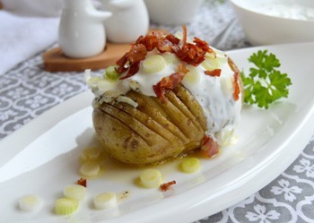 Efektní a jednoduchá: Pečená brambora udělá šéfkuchaře i ze začátečníka