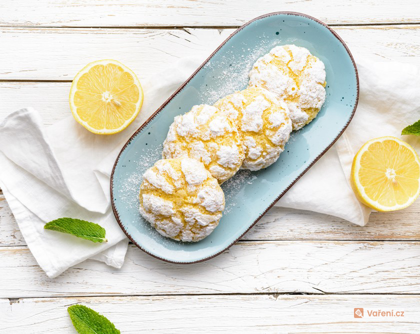 Které vánoční cukroví letos frčí? Citronové popraskané crinkles zvládnete i na poslední chvíli!
