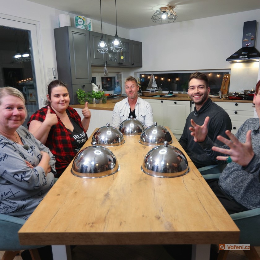 Prostřeno: Podávat se budou Zmijozelovi slizouni, bacouch i řízky naruby. Kdo tento týden vyhraje?