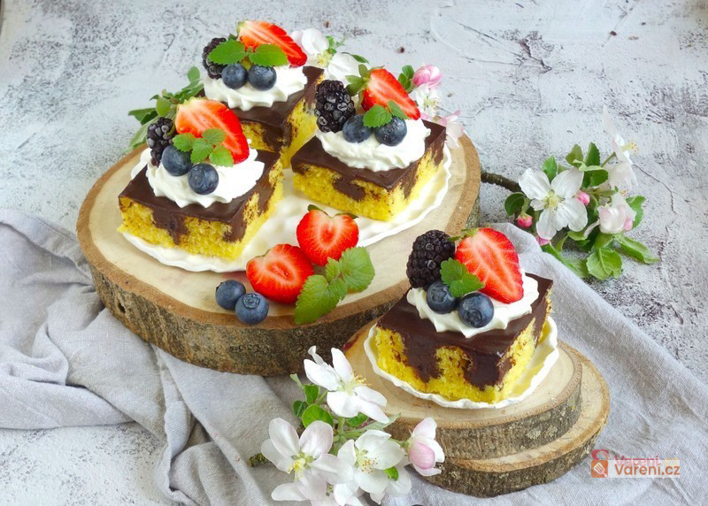 Dokonalá, přitom tak jednoduchá: Recept na "píchanou" buchtu krok za krokem