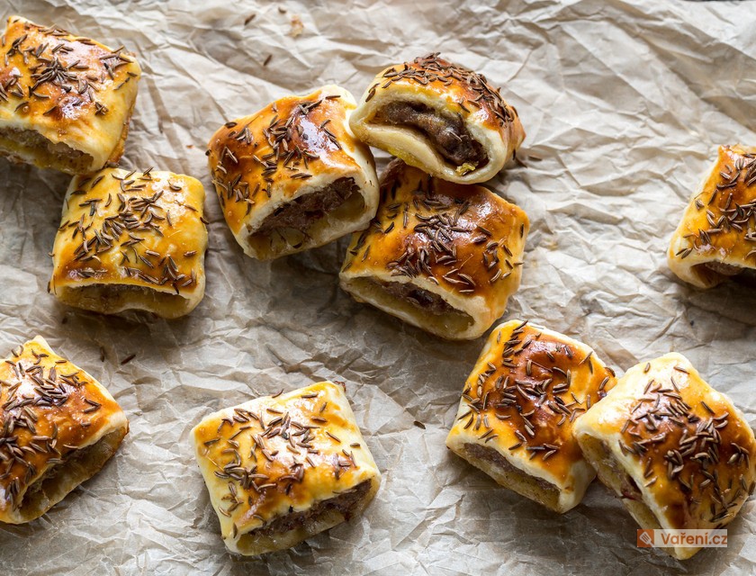 K pivu, vínu i k filmu na zobání: Upečte si rychlé chuťovky z listového těsta, máme 10 prvotřídních receptů