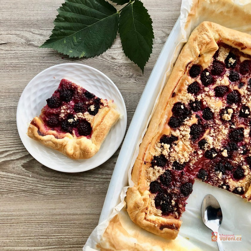 Jak upéct fantastický koláč s ostružinami plný zdraví? Zkuste recept krok za krokem