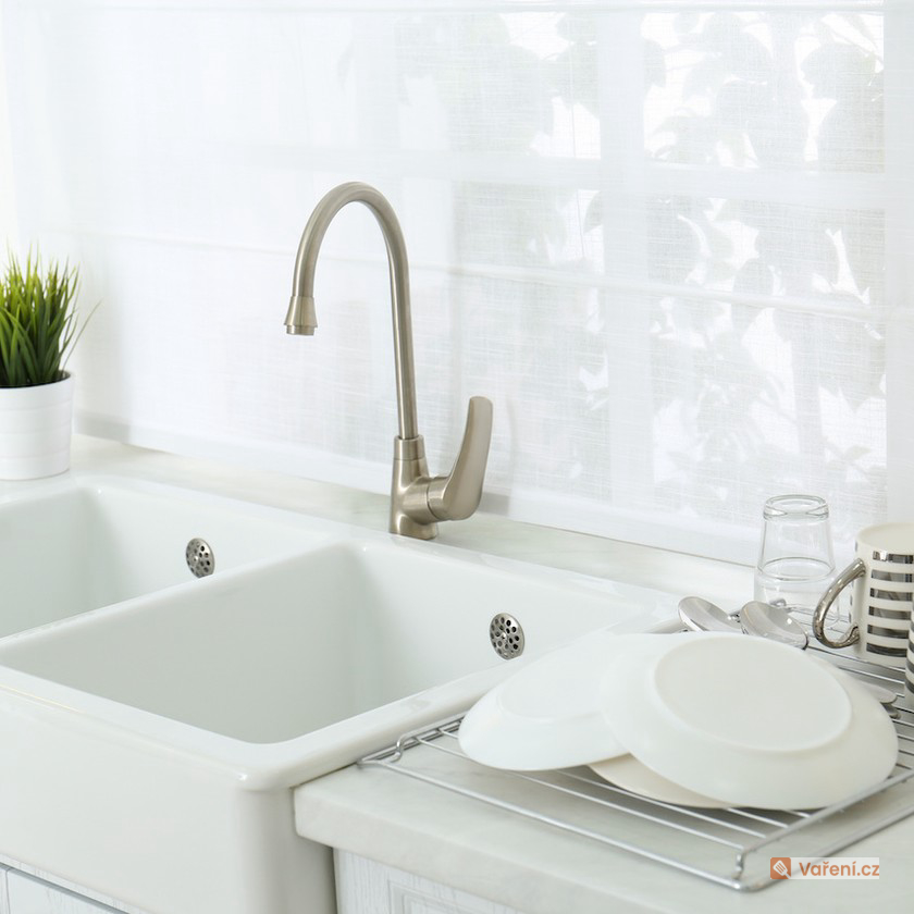 Jak sladit kuchyňský dřez s pracovní plochou?