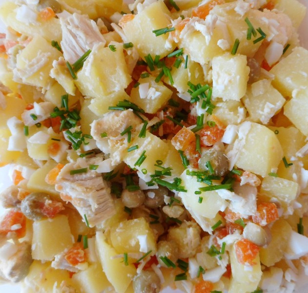 Kuchařka jídla s bramborami a z brambor (i polévky, saláty, přílohy atd.)