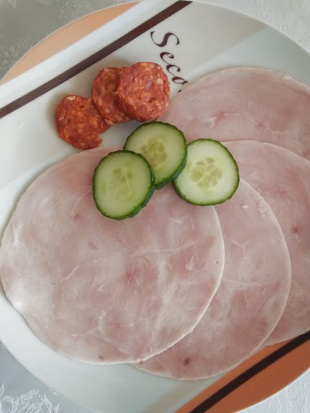 Kuchařka uzeniny : šunka, klobása, párek a další