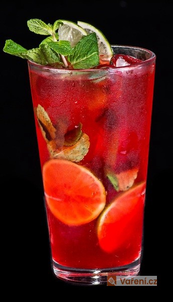 Koktejl s granátovým jablkem