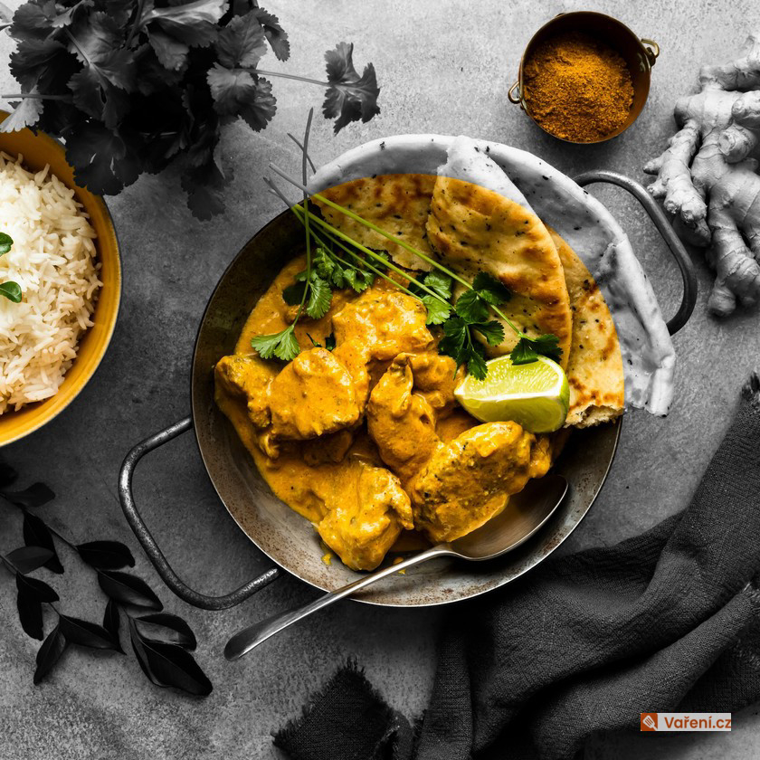 Kuře na kari s broskvemi