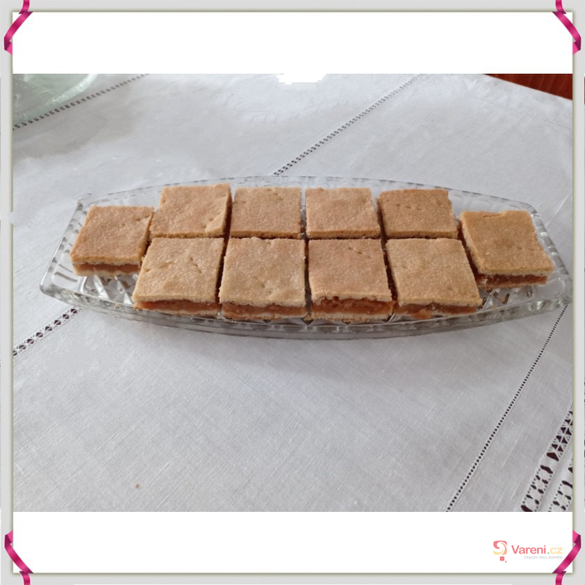 Babiččin křehký jablkový koláč - fotografie 2