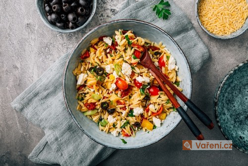 Balkánský těstovinový salát